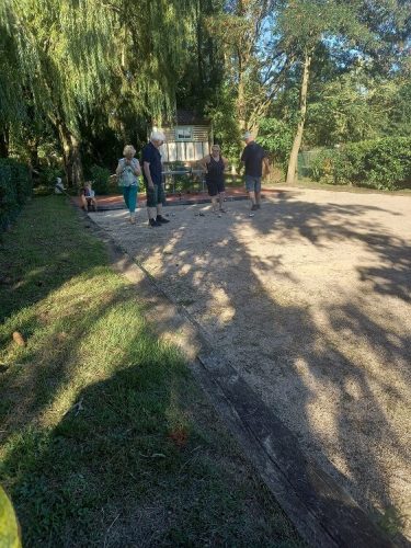 Terrain de pétanque au cœur des chambres d'hôtes des Grands Près 70